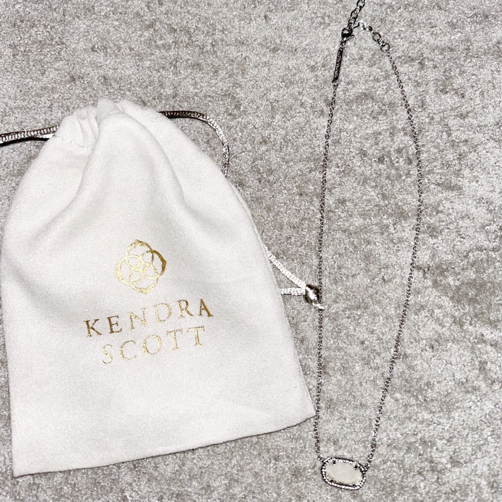 Silver and White Kendrah Scott Necklace 🤍